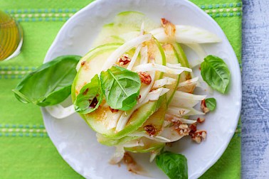 Salade d’hiver d’Ebly avec chou frisé, courge, canneberge et feta