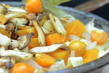 Dorade grillée et sauce pomme-concombre-mangue