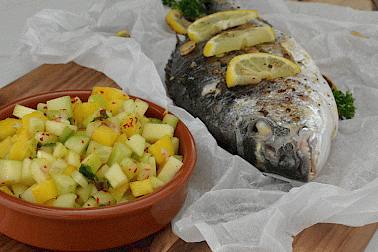 Magrets de poularde au maïs, coleslaw rouge et purée de chou-fleur safranée